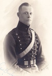 Carl Gustavii som nyutnämnd Fänrik 1917
