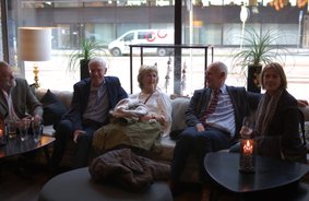 Nisse Gustavii, Per Gustavii, Gittan Rådberg Gustavii och Lars Krönmark i barsoffan på Sjöfartshotellet